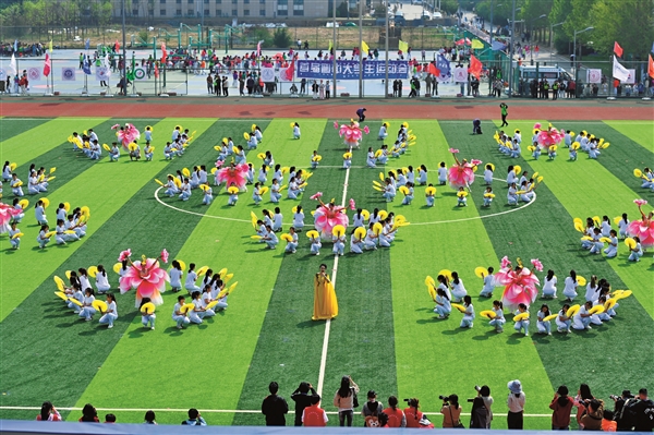 晋中首届大学运动会开幕，青春活力燃爆现场